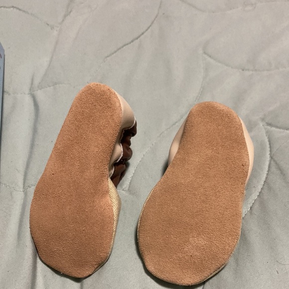 Robeez organic frog cream shoes - Picture 3 of 7